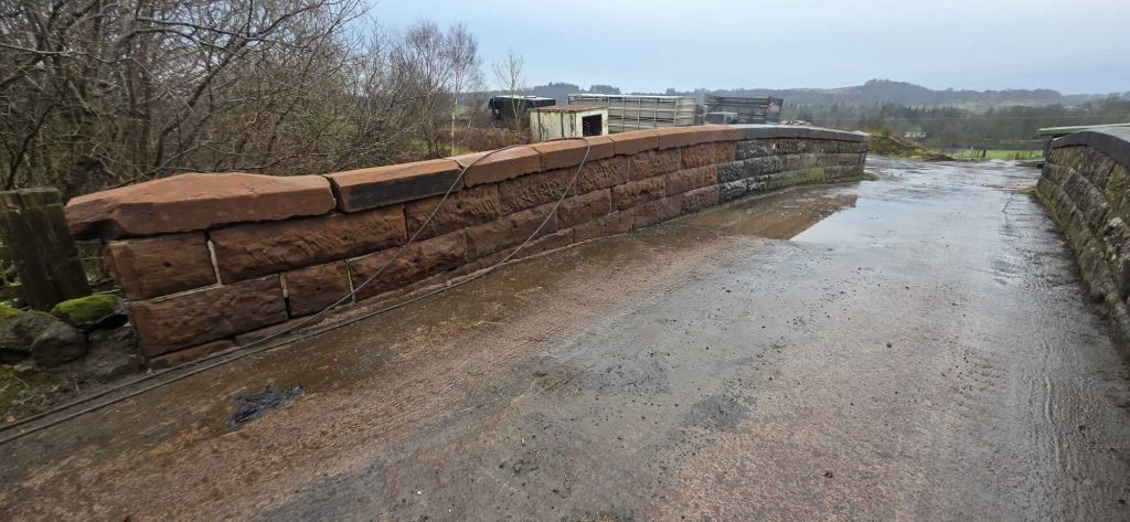 During the doff cleaning of the bridge, you can see the difference that our cleaning work has done on this heritage bridge