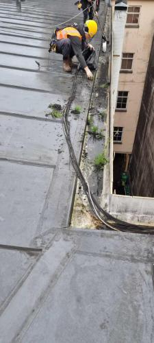 gutter-cleaning-rope-access-job-in-glasgow-4